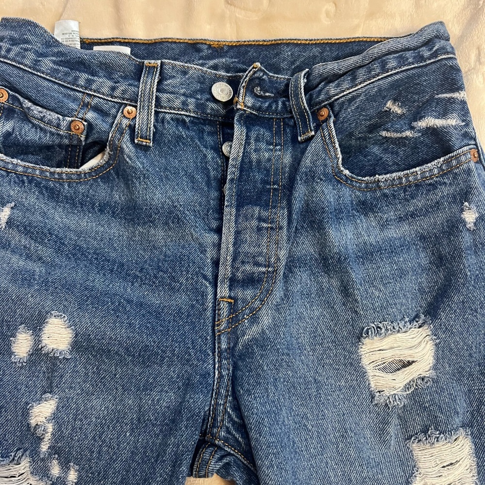 Levi's High Rise Women Jeans - Distressed Blue 501’s